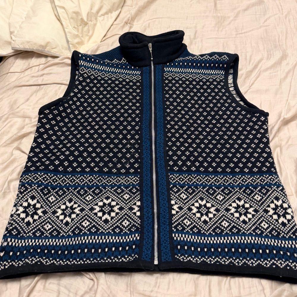Kootenay Knit Vesr
